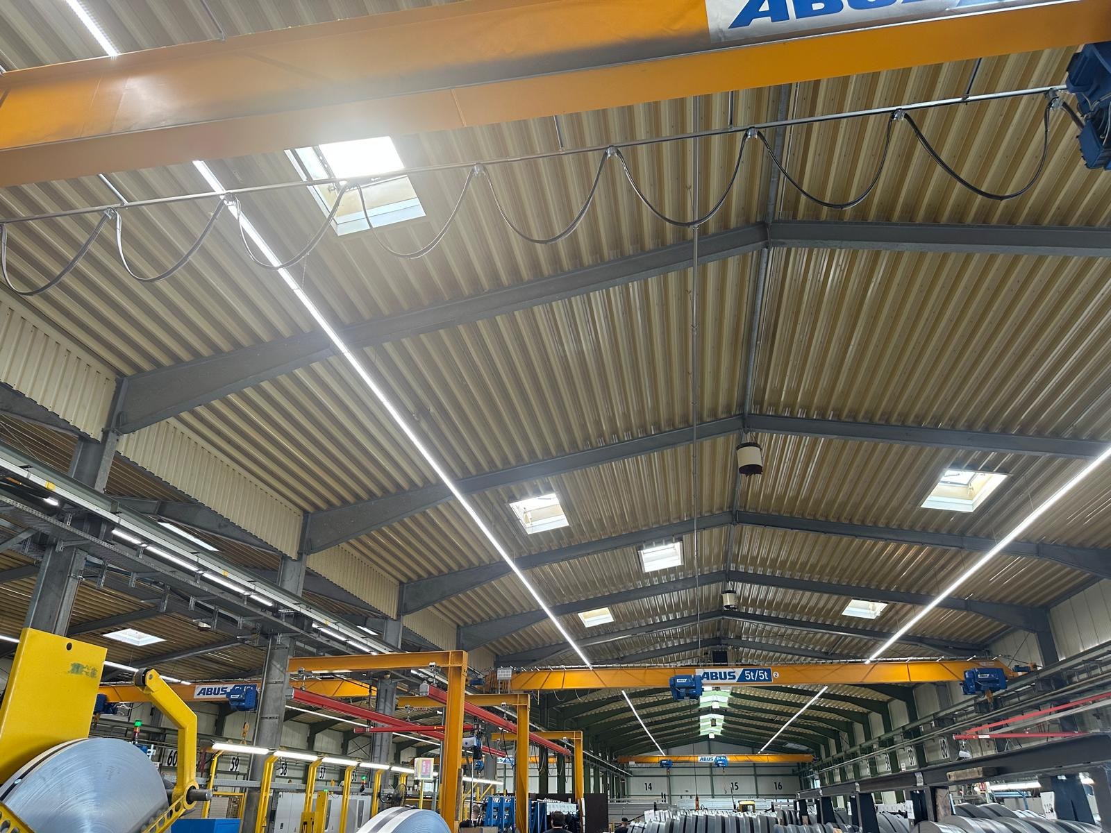 LED-Hallenbeleuchtung bei FUTURIS Gebhard Stahl auf rund 5.000 m² Hallenfläche