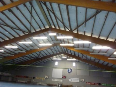Tennishalle mit LED-Beleuchtung