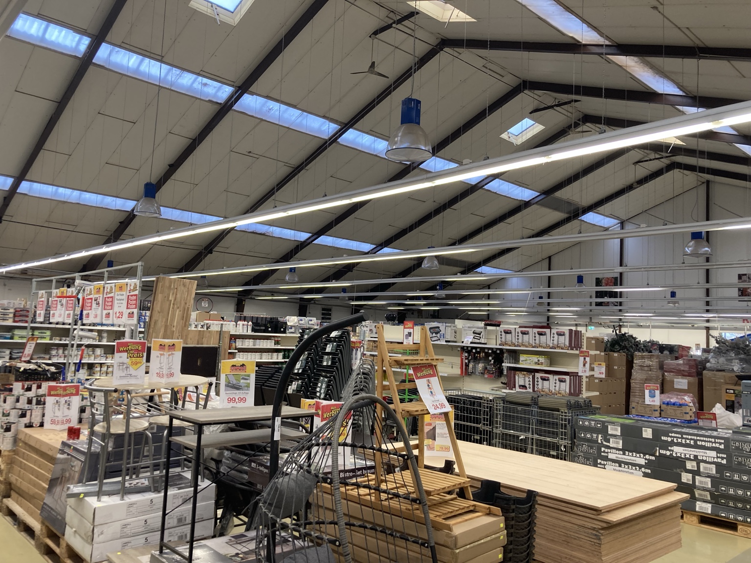 Umrüstung einer vorhandenen Lichtbandanlage im Jawoll-Markt Alsfeld